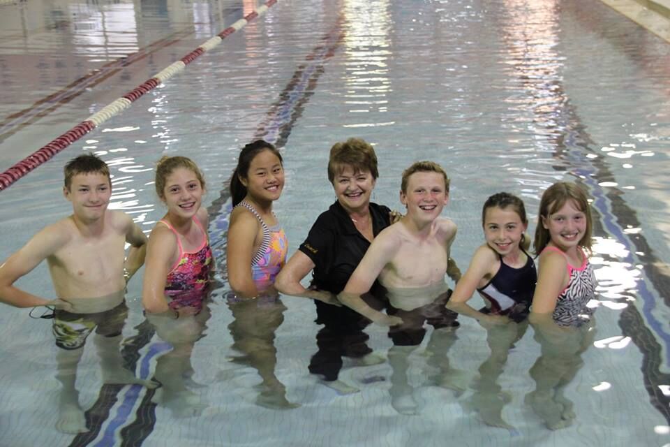 Orillia Channel Cats team at the pool